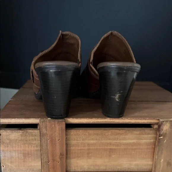 b.o.c. Suzi Brown Leather Heeled Mules Size 8 Clogs Block Heel Buckle GUC - Picture 7 of 9